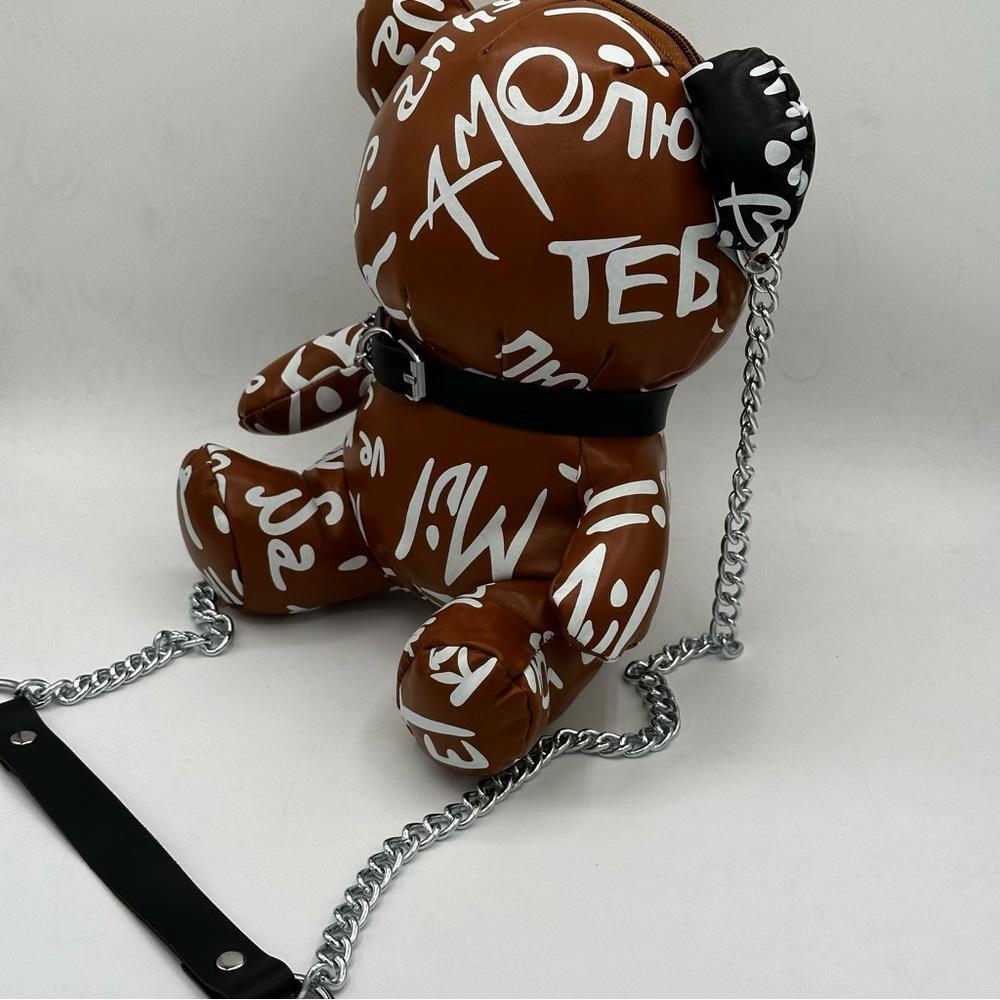 Graffiti teddy bear shaped crossbody handbag - Picture 6 of 8